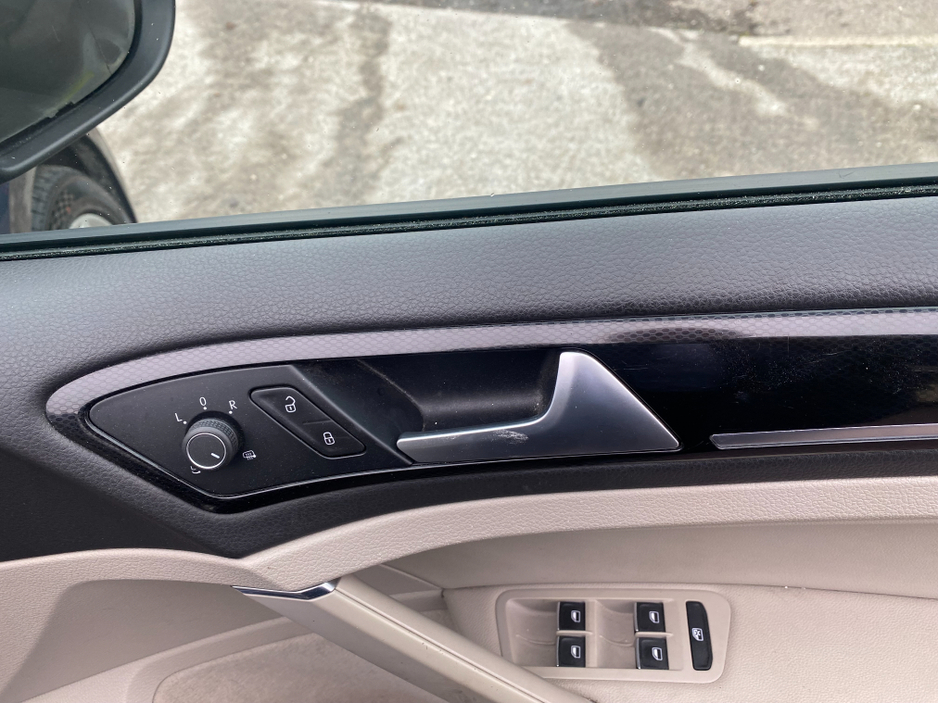 2015 Volkswagen Golf - image 14