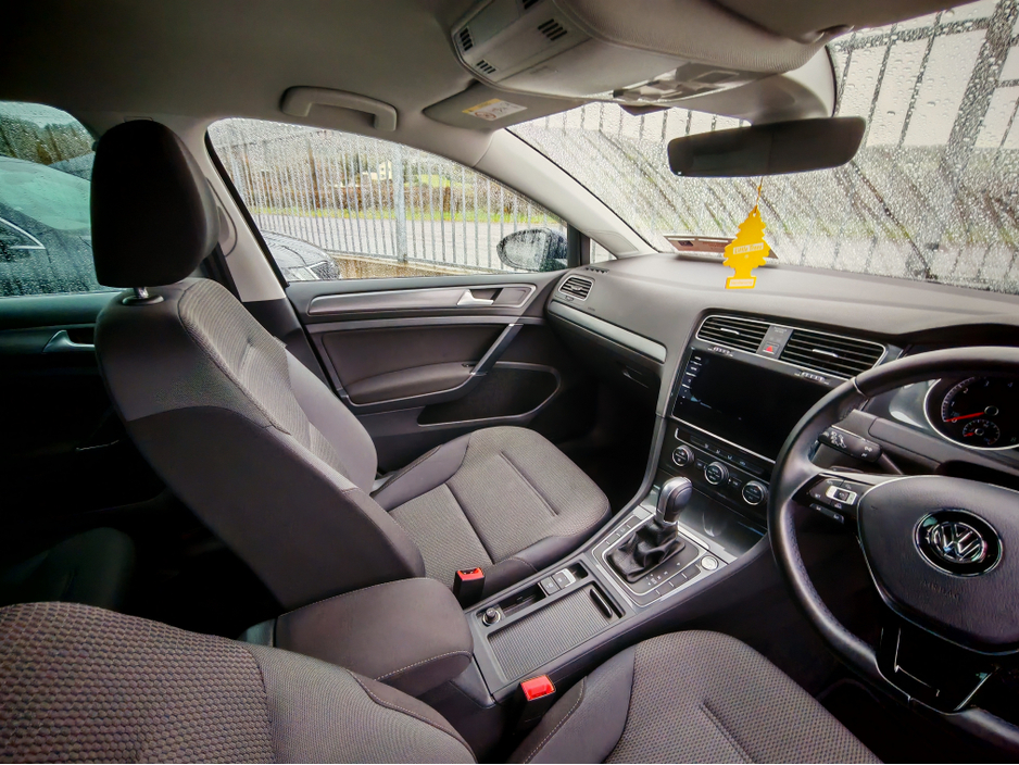 2017 Volkswagen Golf - image 13