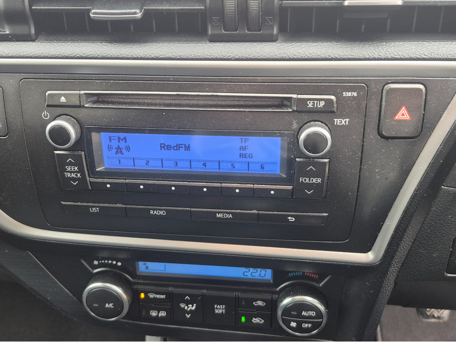 2014 Toyota Auris - image 7