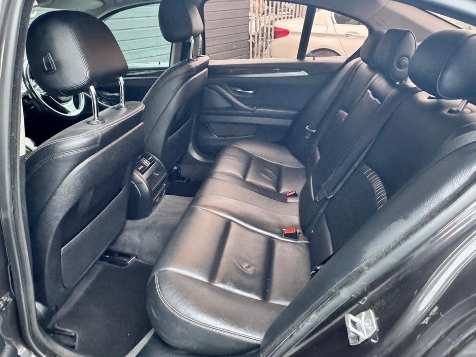 2016 BMW 5 Series - image 10