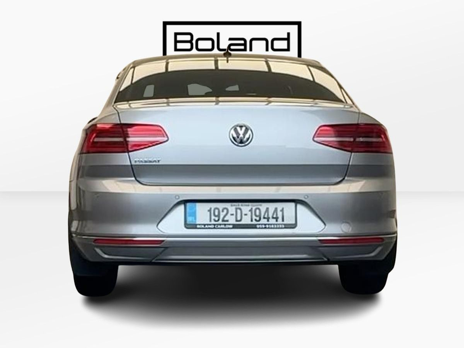 2019 Volkswagen Passat - image 13