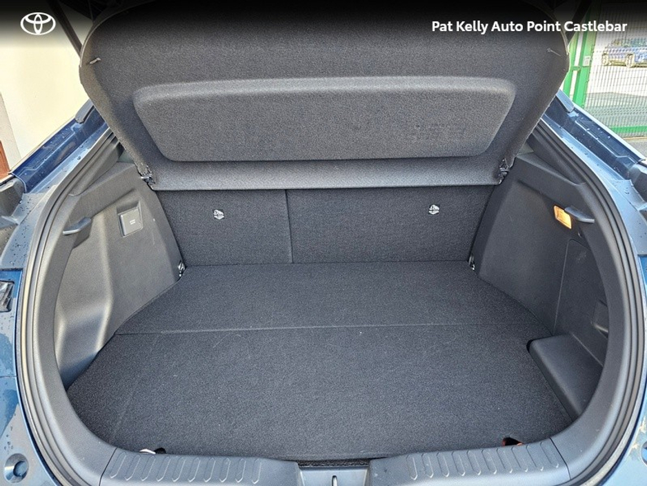 2025 Toyota C-HR - image 10