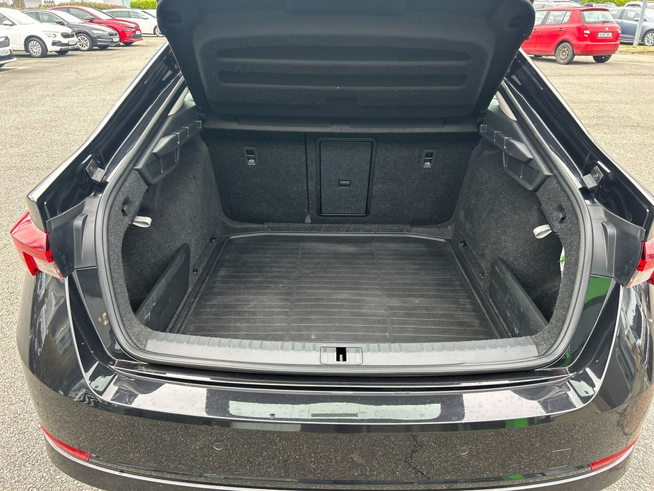 2023 Skoda Octavia - image 9