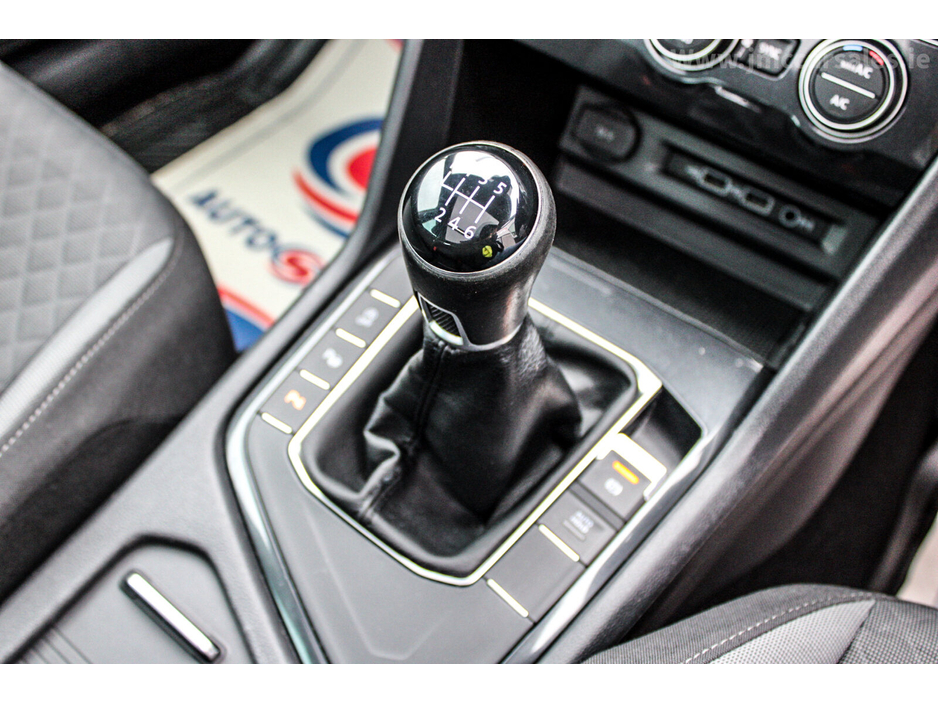 2018 Volkswagen Tiguan - image 20