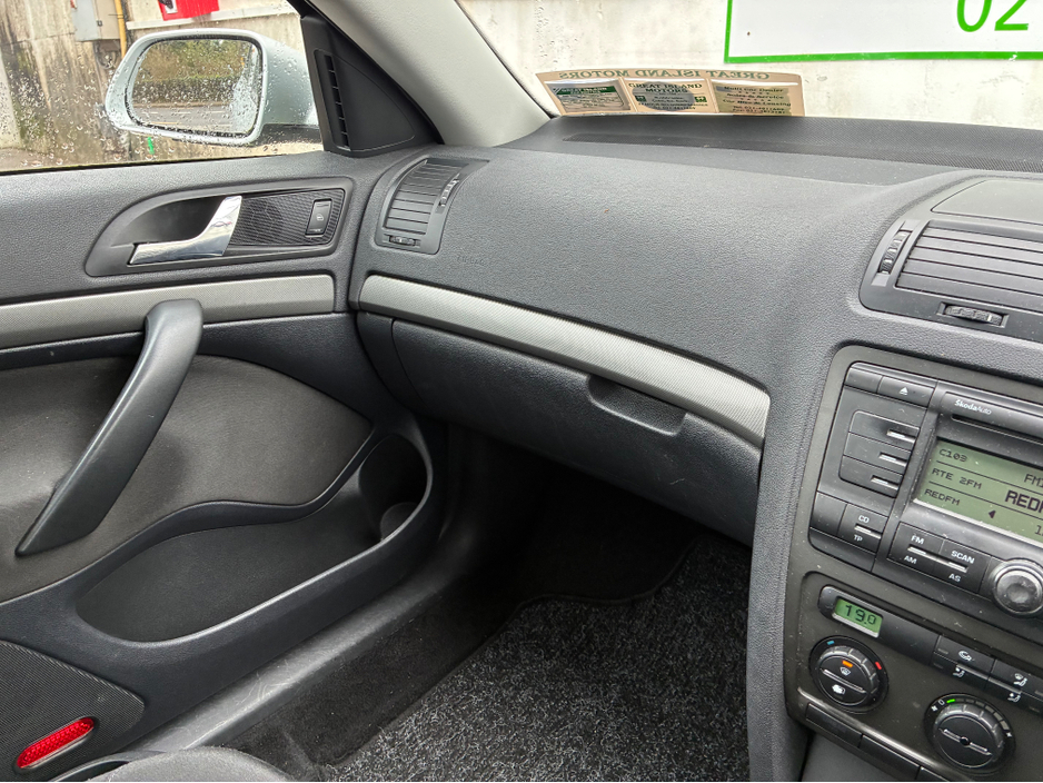 2008 Skoda Octavia - image 17