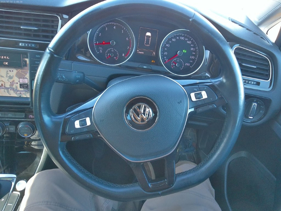 2016 Volkswagen Golf - image 5