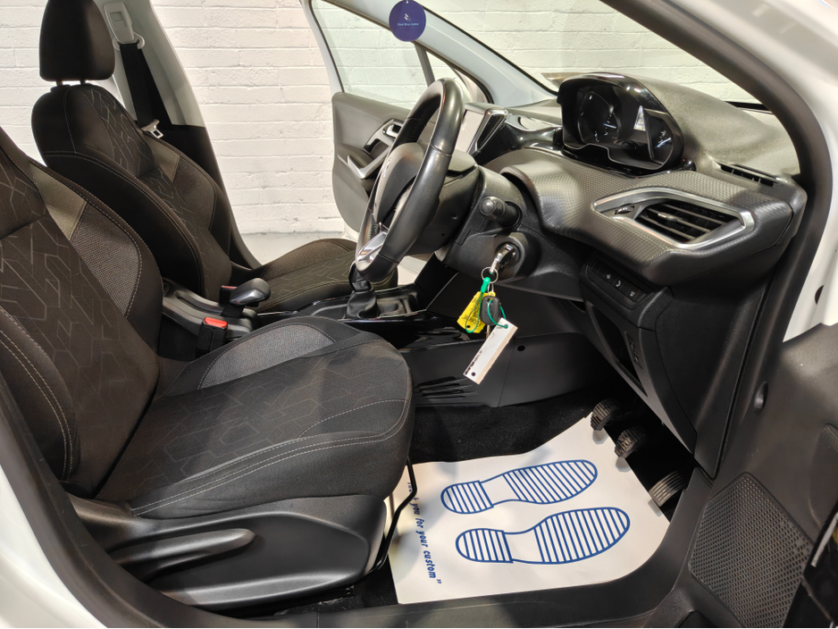 2019 Peugeot 2008 - image 16