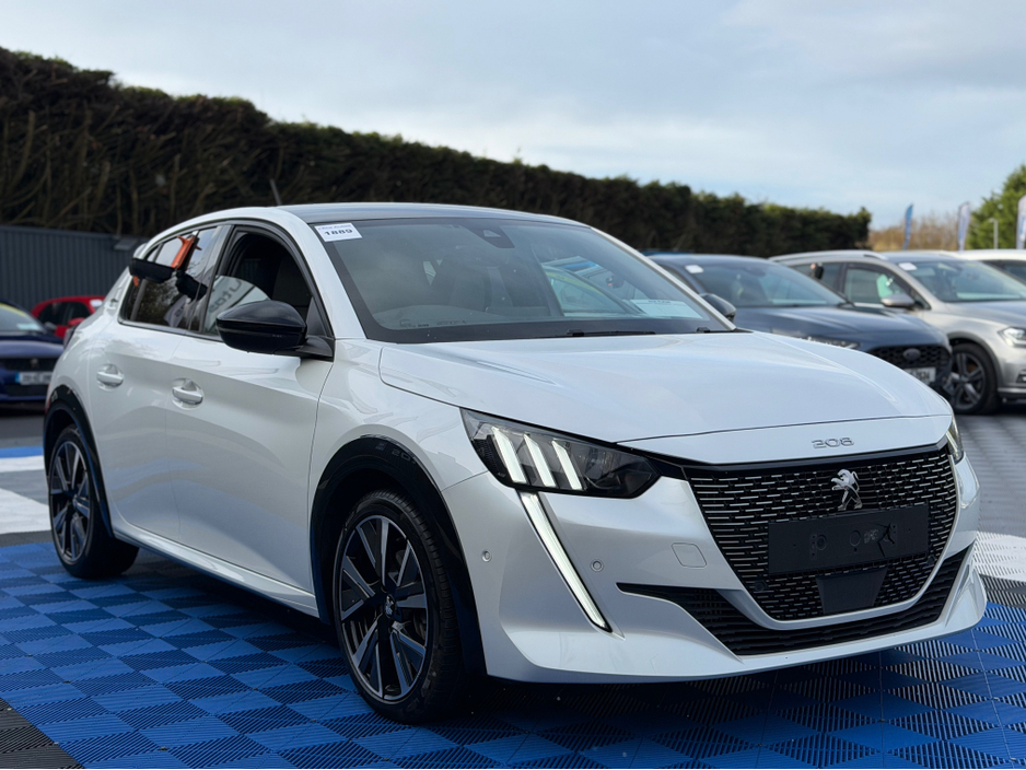 2020 Peugeot 208 - image 8