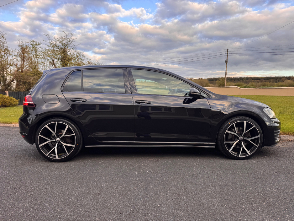 2017 Volkswagen Golf - image 18