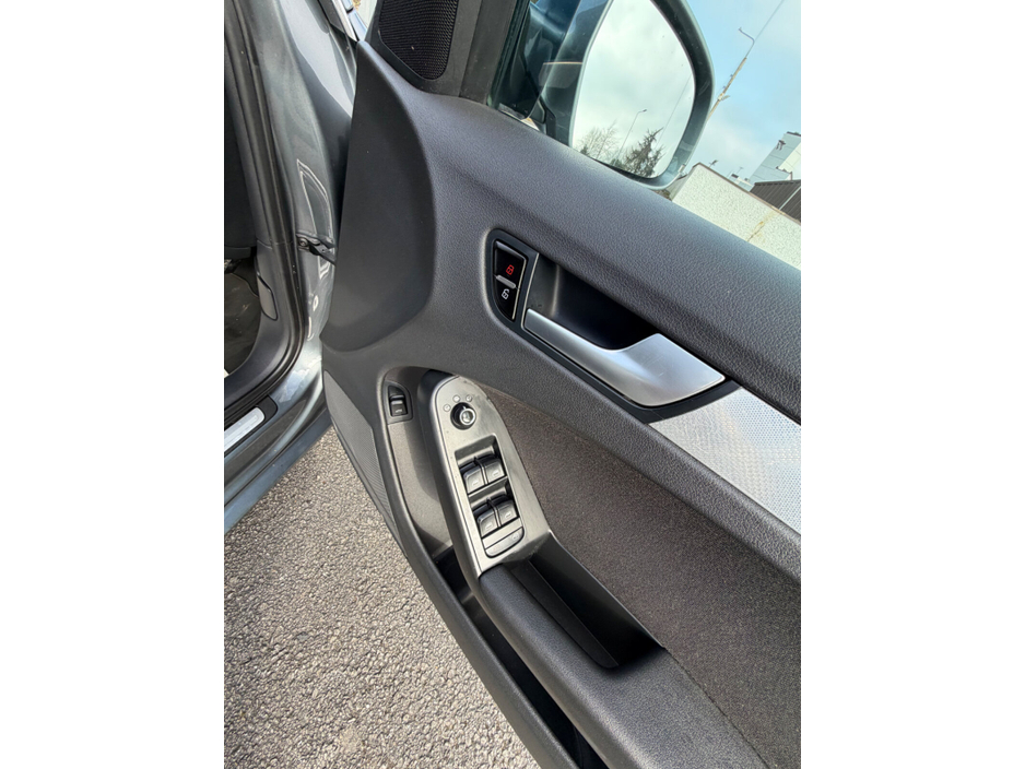 2012 Audi A4 - image 17