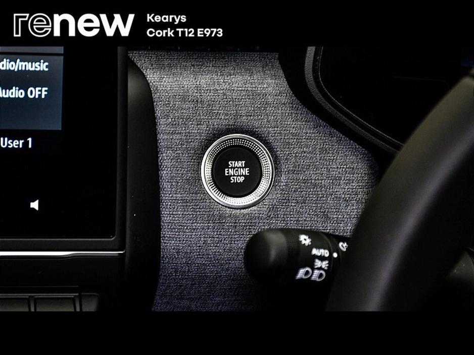 2025 Renault Clio - image 18