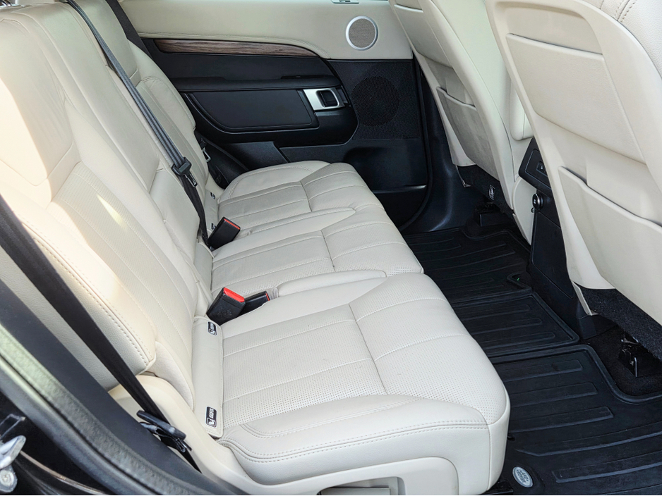 2020 Land Rover Discovery - image 12