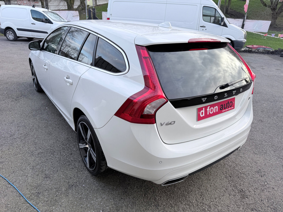 2016 Volvo V60 - image 11