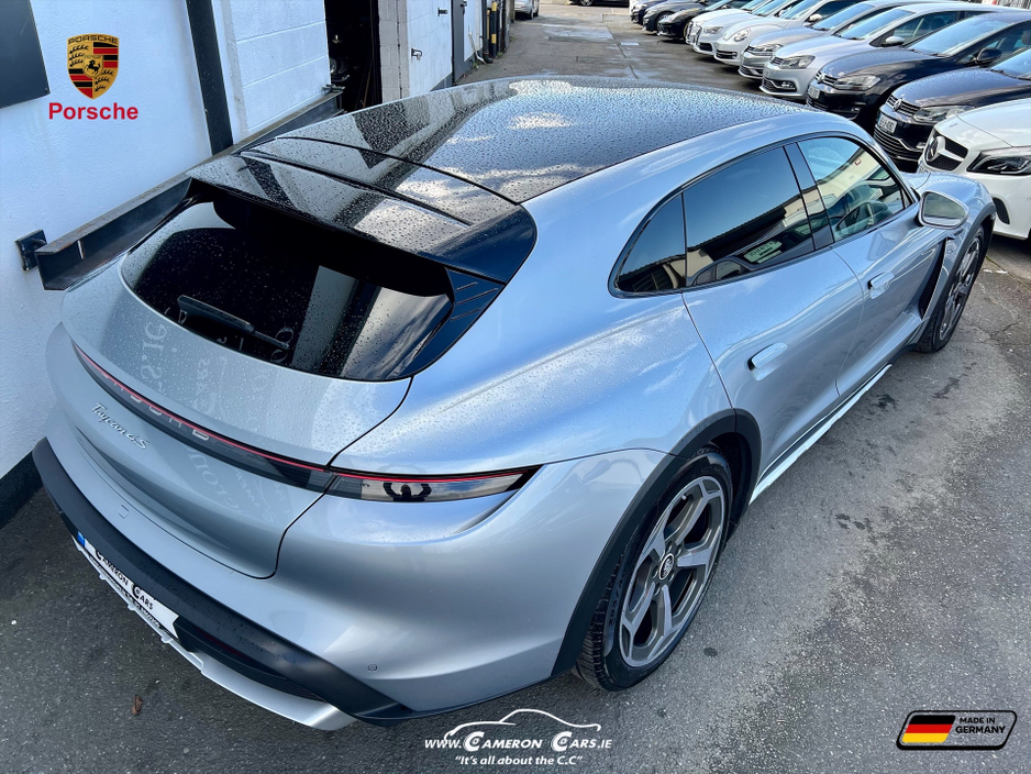 2022 Porsche Taycan - image 39