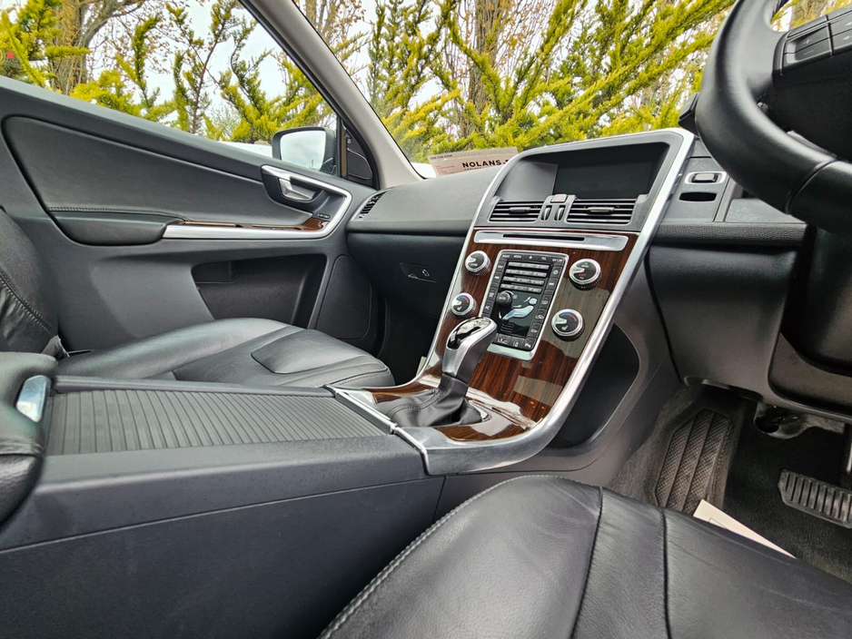 2016 Volvo XC60 - image 28