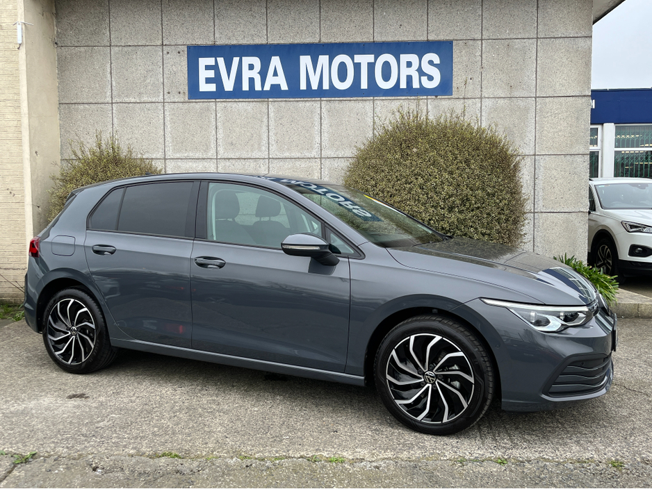 2022 Volkswagen Golf - image 3