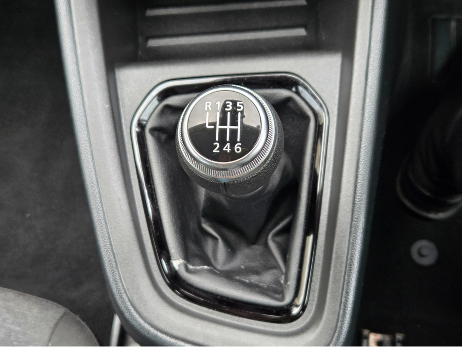 2023 Renault Clio - image 21