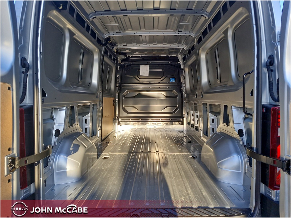 2026 Nissan Interstar - image 25