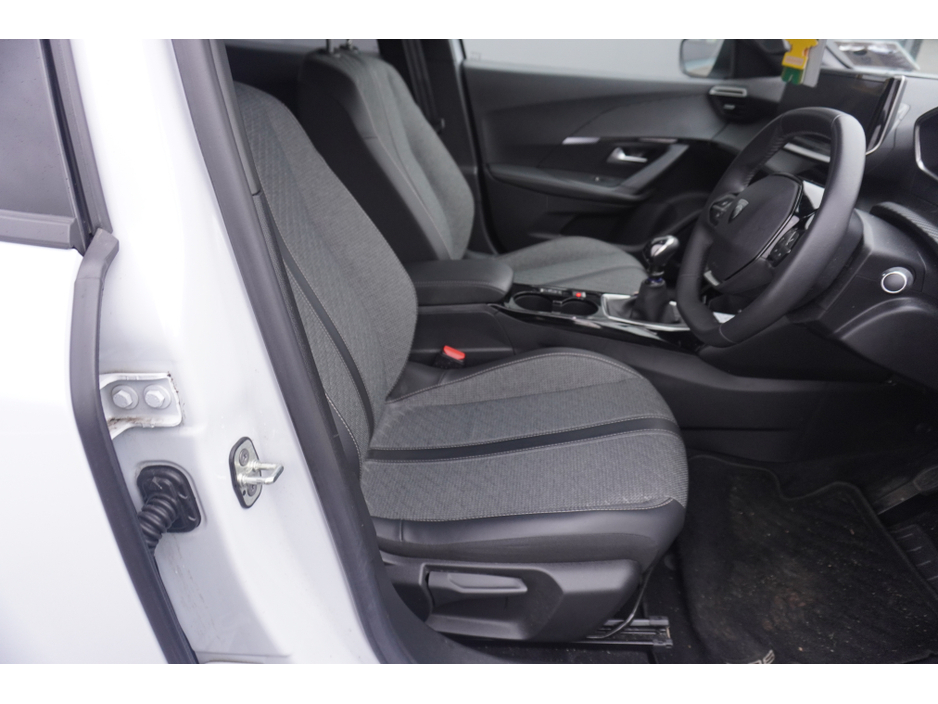 2024 Peugeot 2008 - image 10