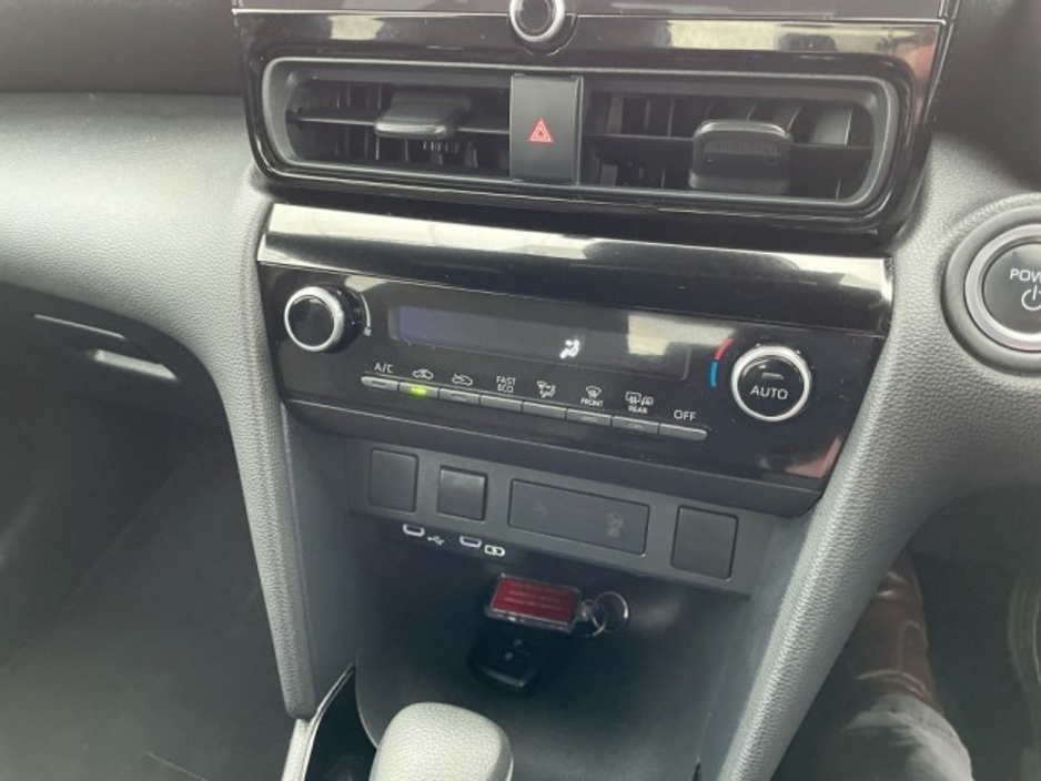 2025 Toyota Yaris Cross - image 14