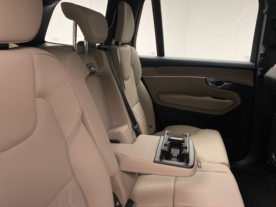 2025 Volvo XC90 - image 17