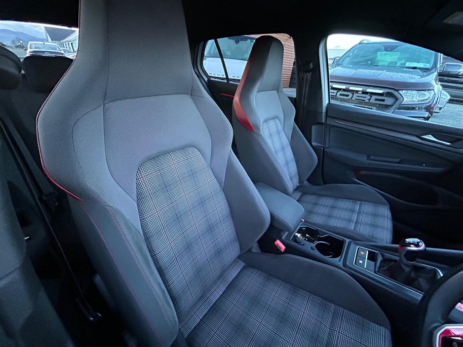 2021 Volkswagen Golf - image 5