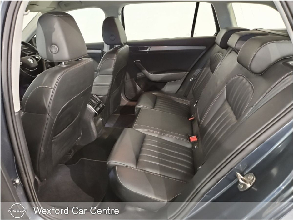2021 Skoda Superb - image 8