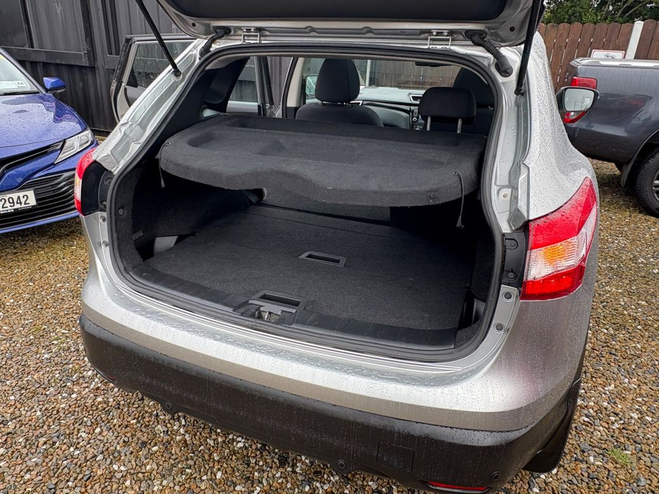 2017 Nissan Qashqai - image 10