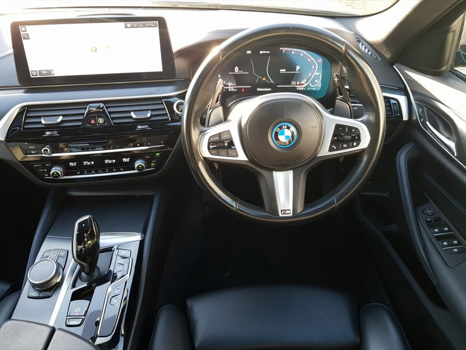 2022 BMW 5 Series - image 5