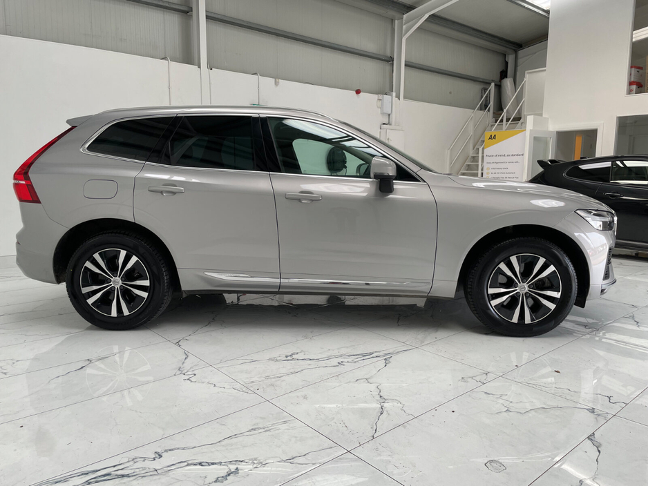 2023 Volvo XC60 - image 2