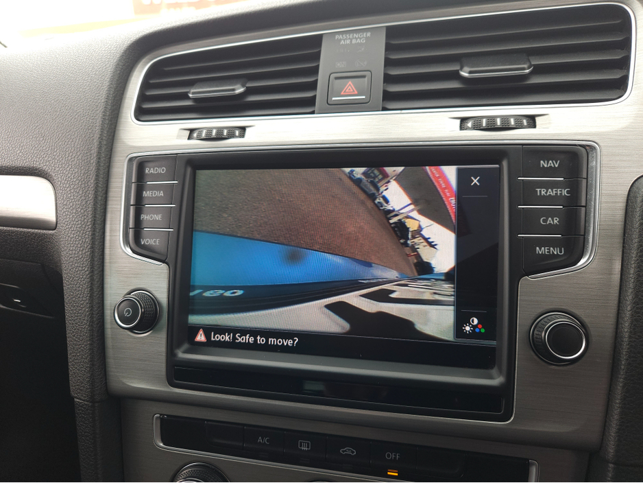 2014 Volkswagen Golf - image 11