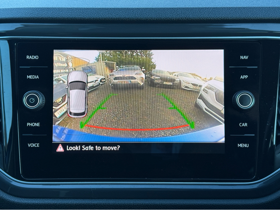 2019 Volkswagen T-Roc - image 12