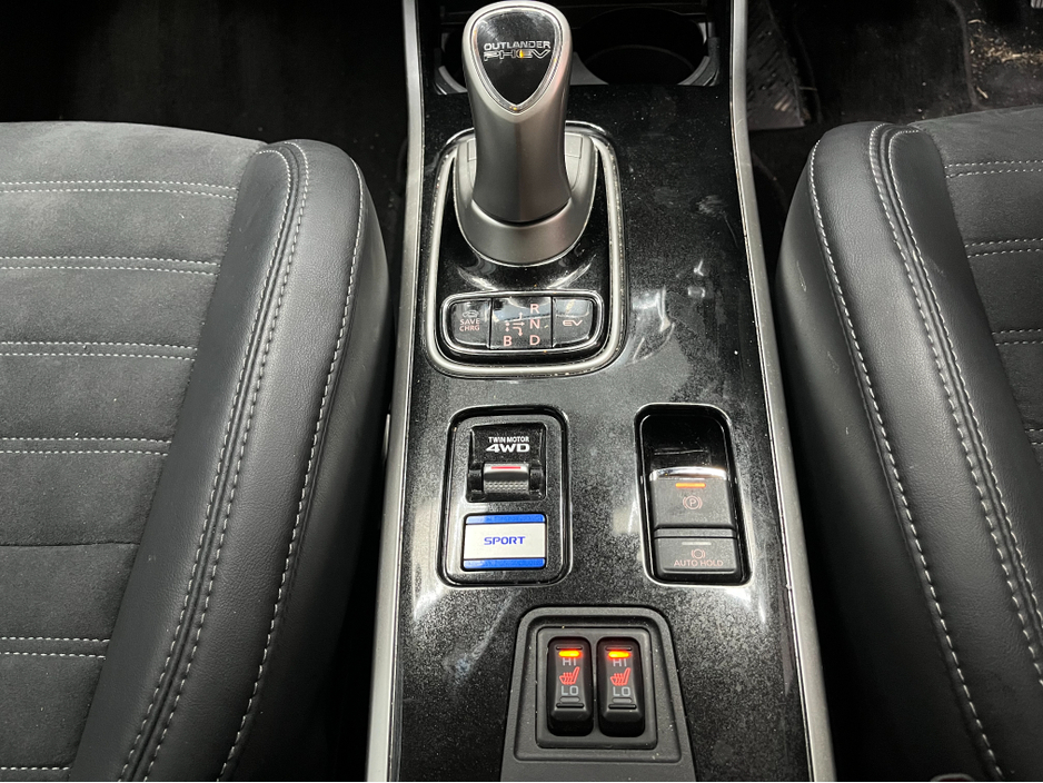 2020 Mitsubishi Outlander €23950! 2020 MITSUBISHI OUTLANDER PHEV G PLUS PACKAGE 2.4 AUTOMATIC / CRUISE CONTROL / 360° PARKING CAMERA / ELECTRIC MEMORY & HEATED SEATS / PADDLE SHIFTERS / HEATED STEERING WHEEL €23,950