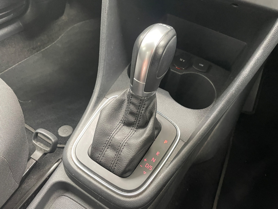 2015 Volkswagen Polo - image 27