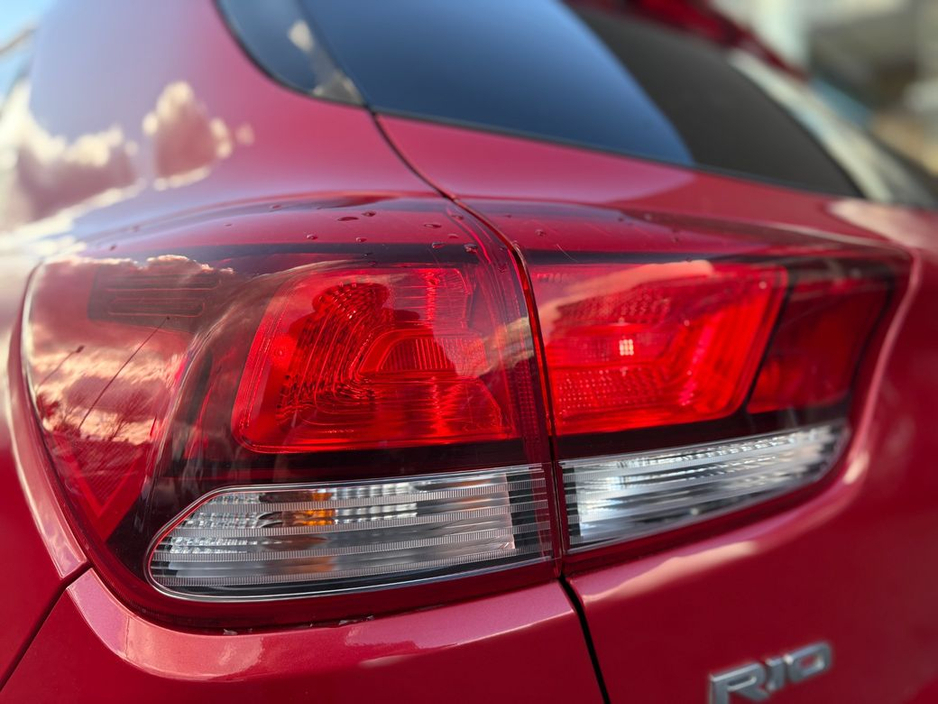 2021 Kia Rio - image 10