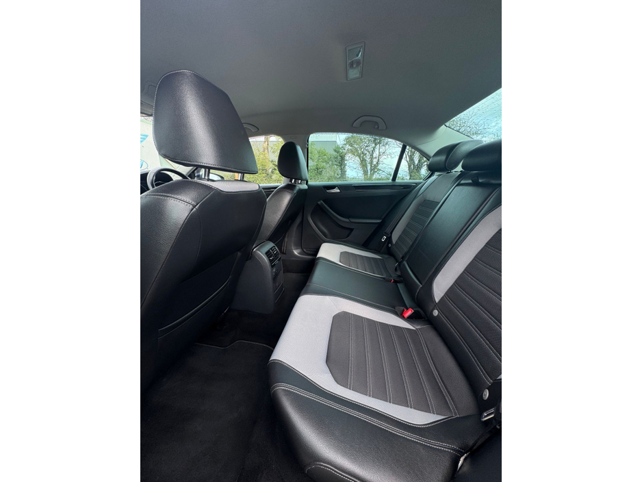 2017 Volkswagen Jetta - image 17