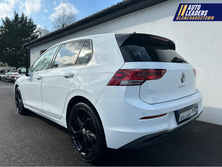 2022 Volkswagen Golf - image 4