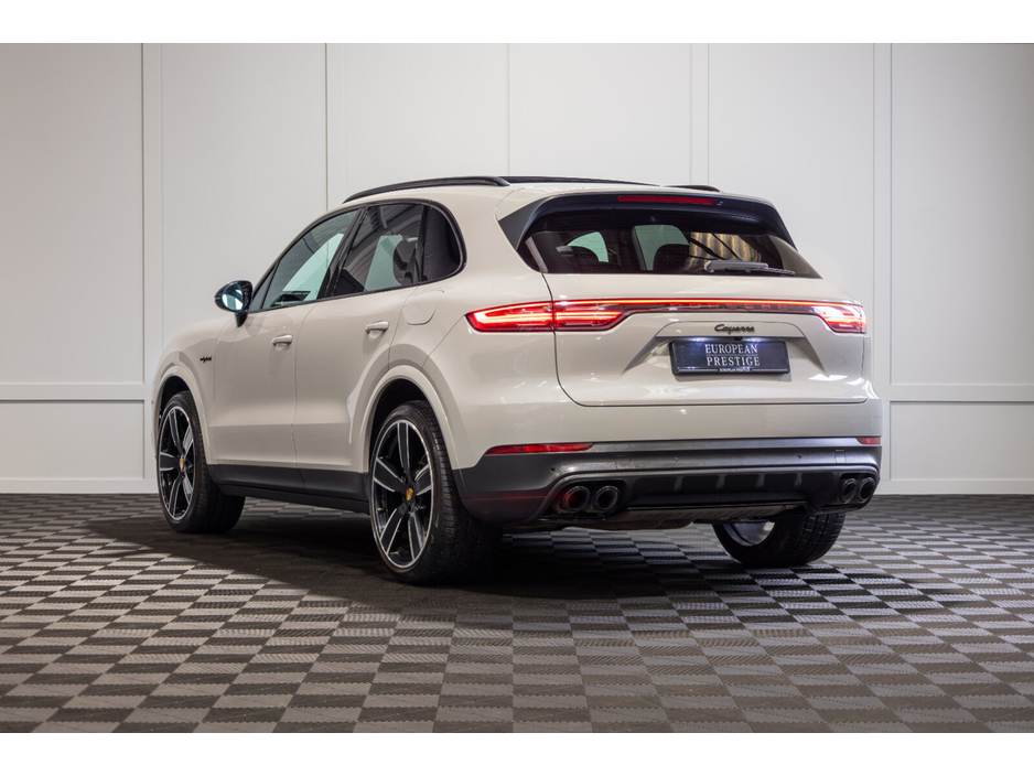 2022 Porsche Cayenne 3.0 V6 E-Hybrid 4WD Auto €59,999
