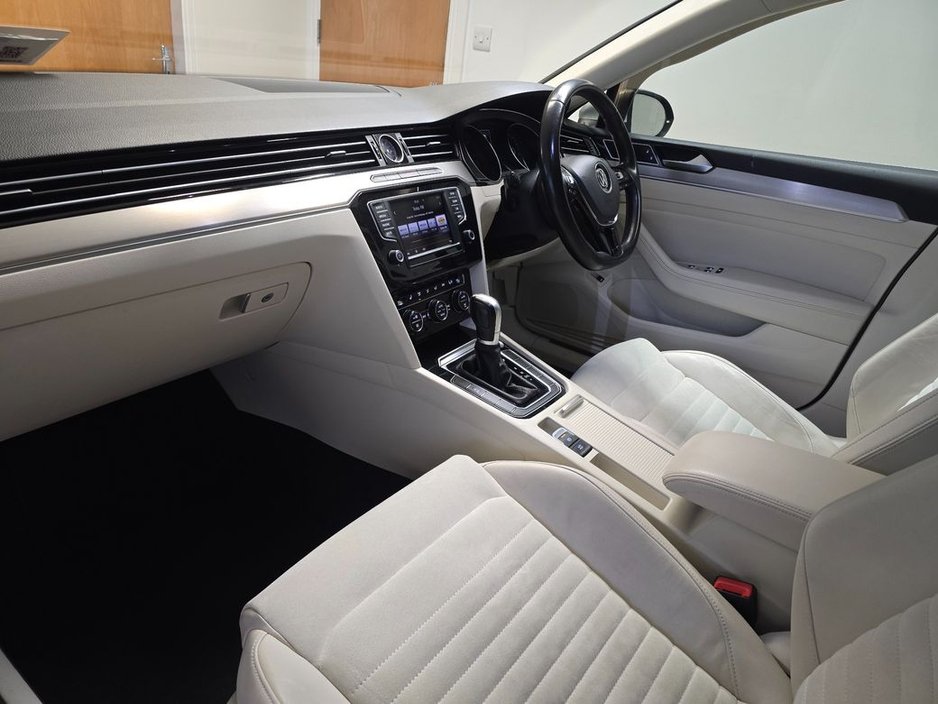 2017 Volkswagen Passat Highline 2.0 TDi Automatic Saloon €13,950