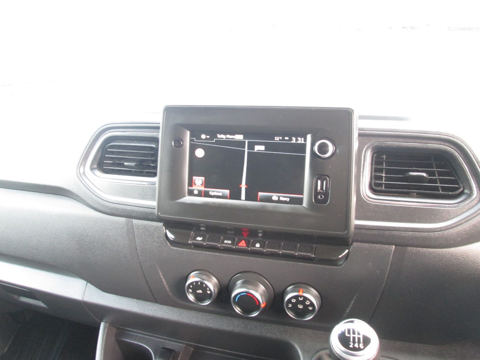 2021 Opel Movano - image 13