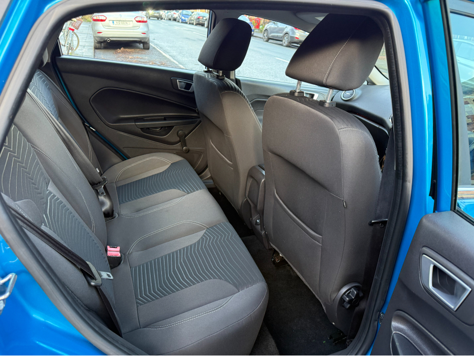 2015 Ford Fiesta - image 12