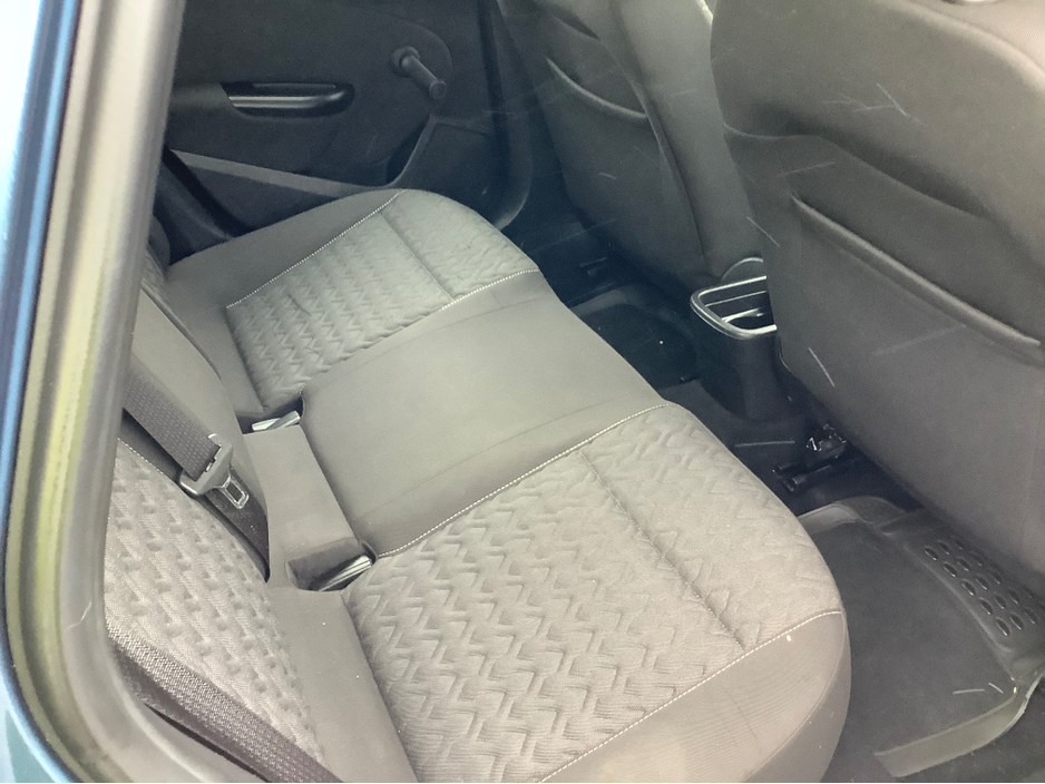 2014 Vauxhall Astra - image 5