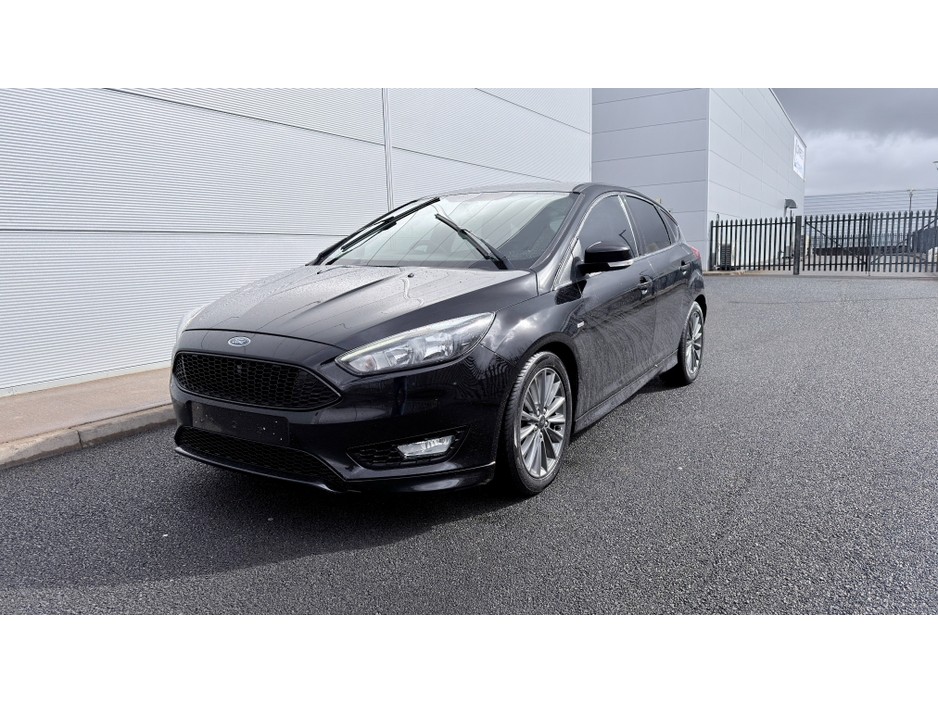 2017 Ford Focus - image 11