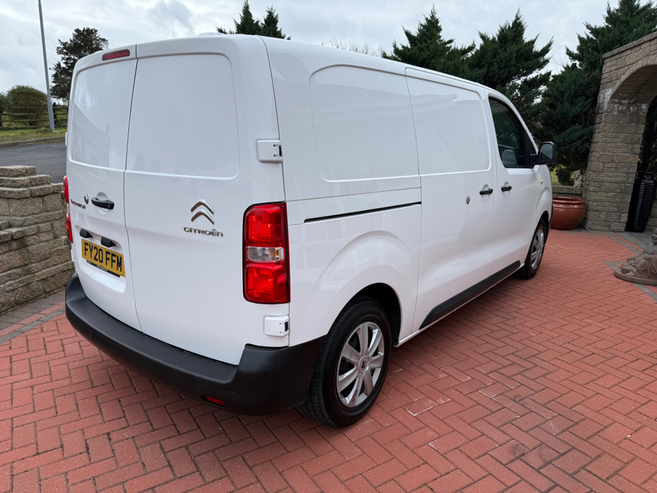 2020 Citroen Dispatch - image 10