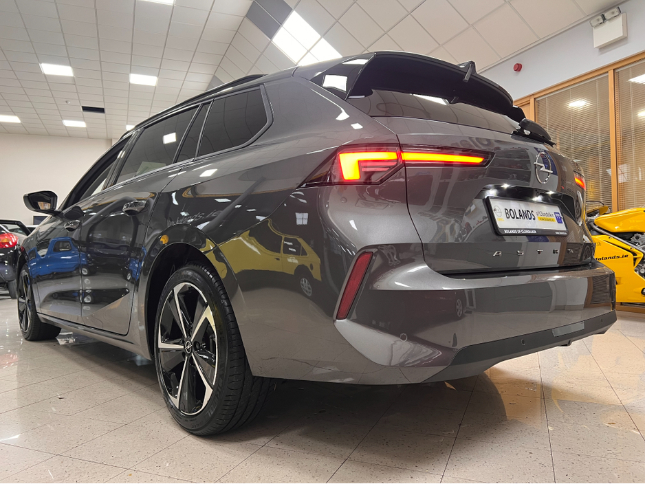 2024 Opel Astra As New (242) AUTOMATIC DIESEL Sports Tourer ELEGANCE As New Tint Kms Superb Value www.bolands.ie Est.1955 €30,750