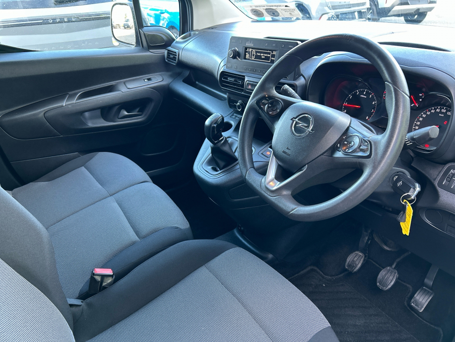 2021 Opel Combo - image 10