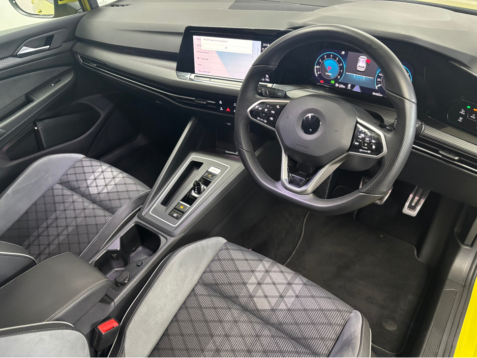 2021 Volkswagen Golf - image 14