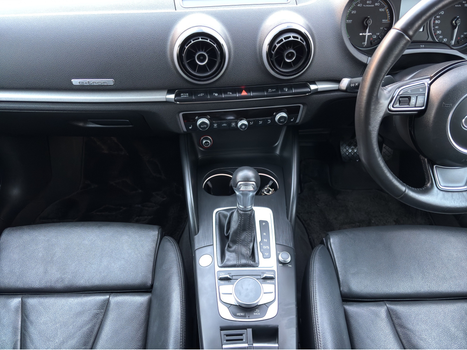 2016 Audi e-tron - image 12