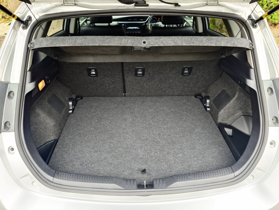 2016 Toyota Auris - image 14