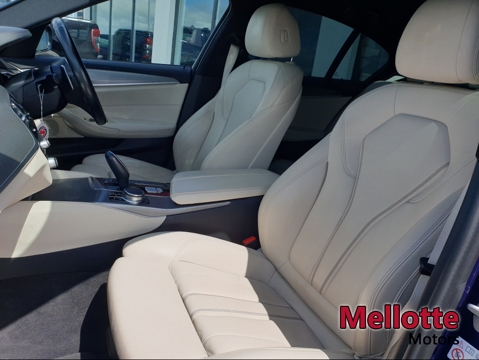 2017 BMW 5 Series - image 11